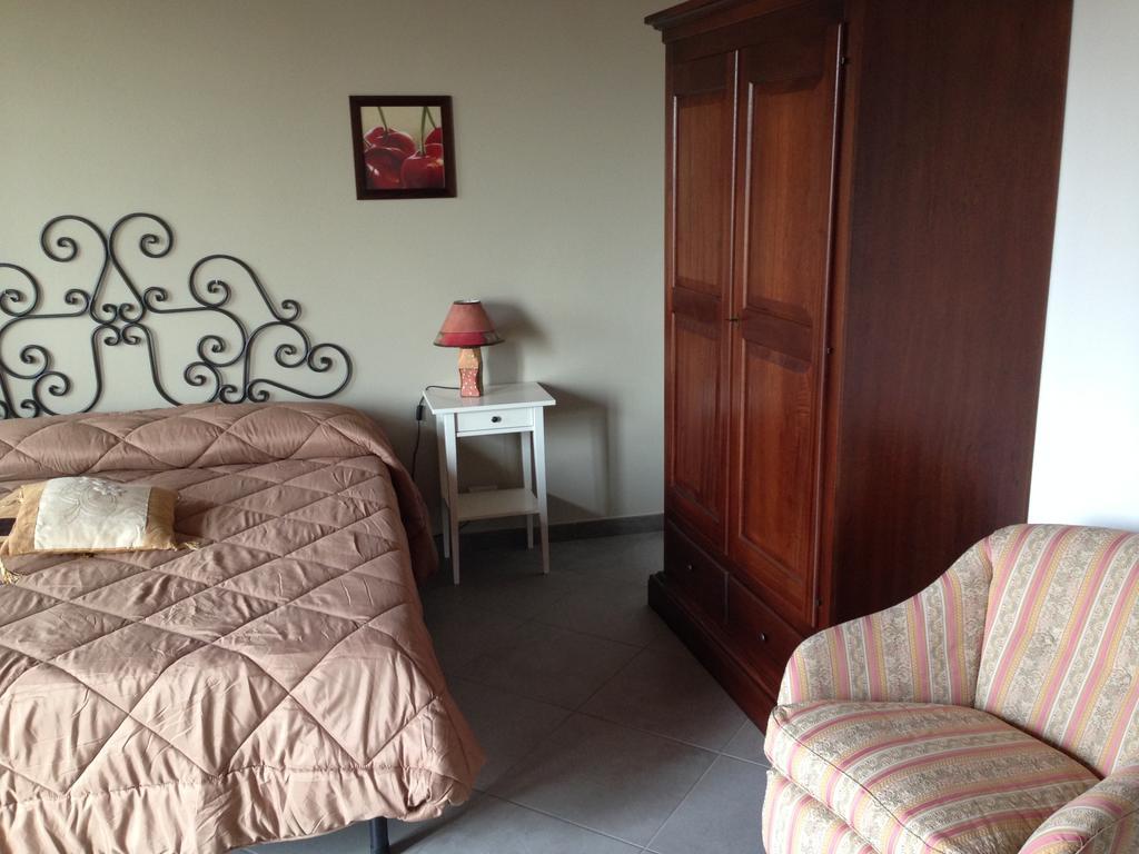 Agriturismo Fruttirossi Trofarello Szoba fotó
